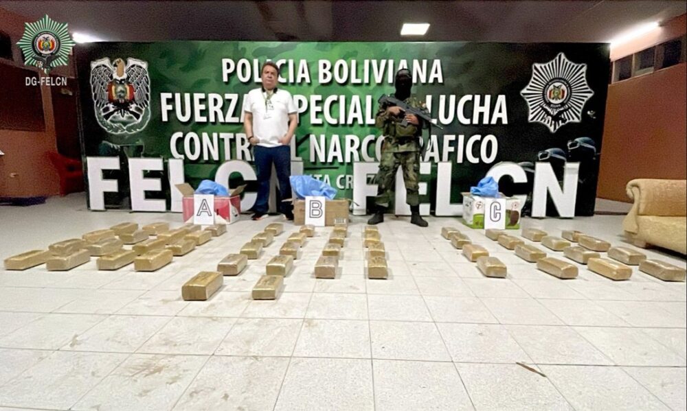 Interceptan bus con 50 paquetes de marihuana rumbo a Cochabamba