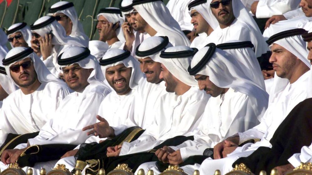 Los novios de una boda masiva en Abu Dabi celebrada el 30 de noviembre de 1999