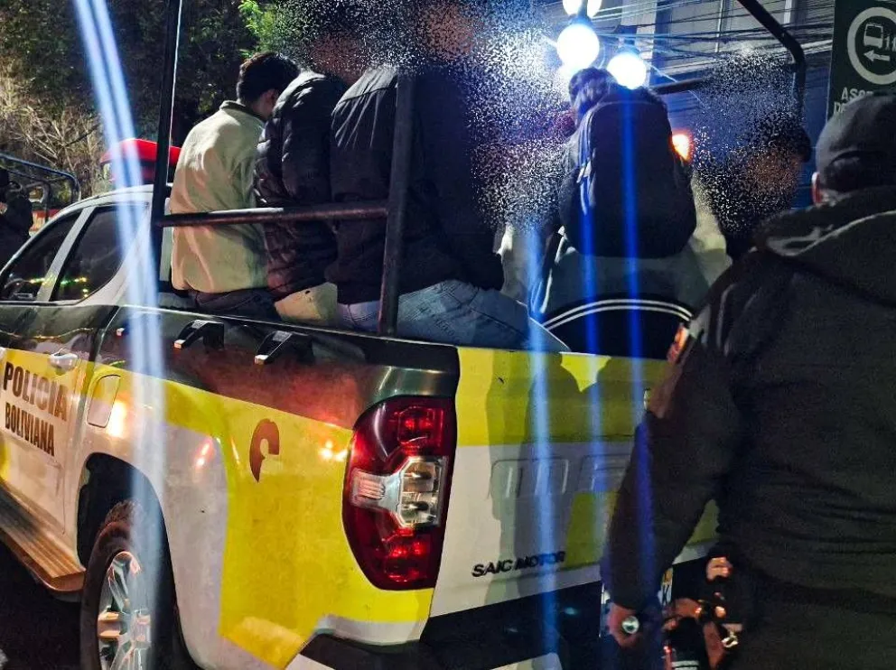 Una imagen referencial de personas arrestadas. Foto: ABI 