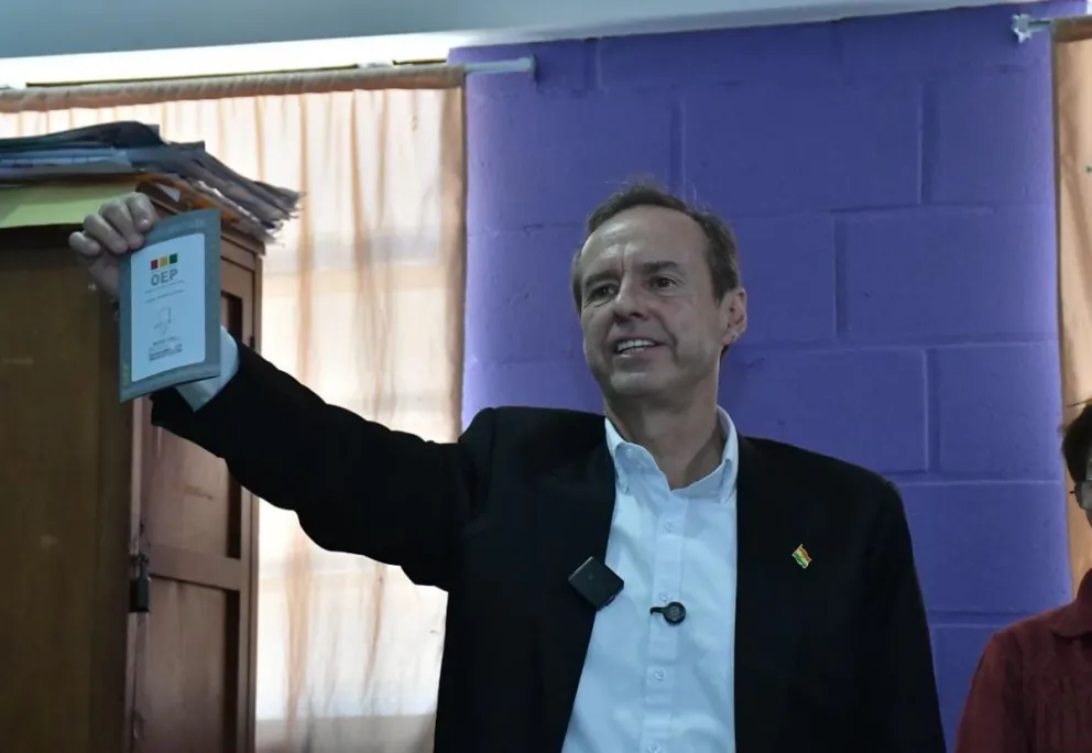 Tuto Quiroga al momento de votar este domingo. Foto: APG