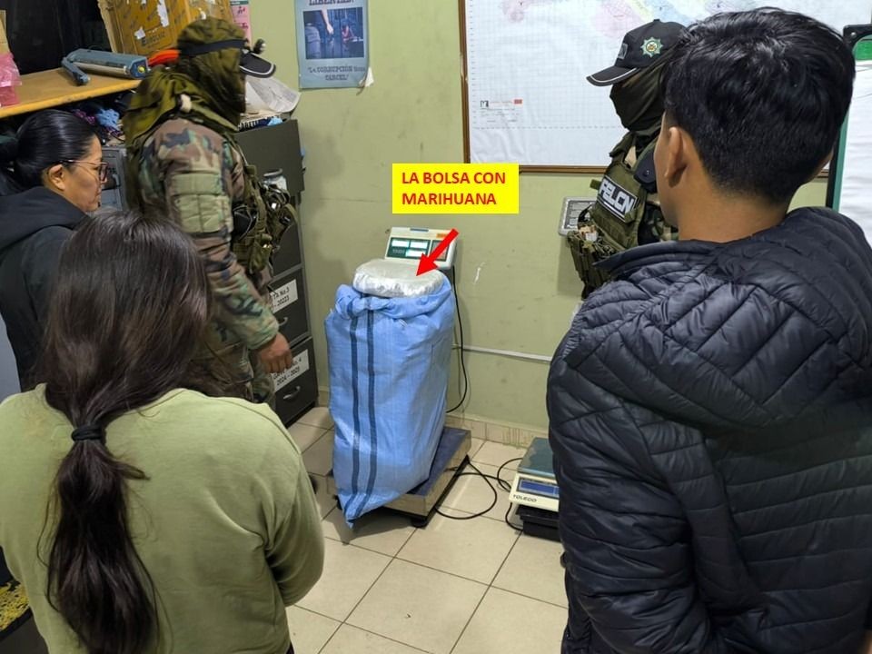 Una pareja es aprehendida tras ser hallada con una bolsa de yute llena de marihuana