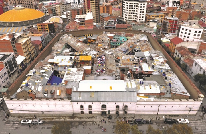 El penal de San Pedro, construido a finales del siglo XIX, en pleno centro de la ciudad de La Paz. Foto Régimen Penitenciario