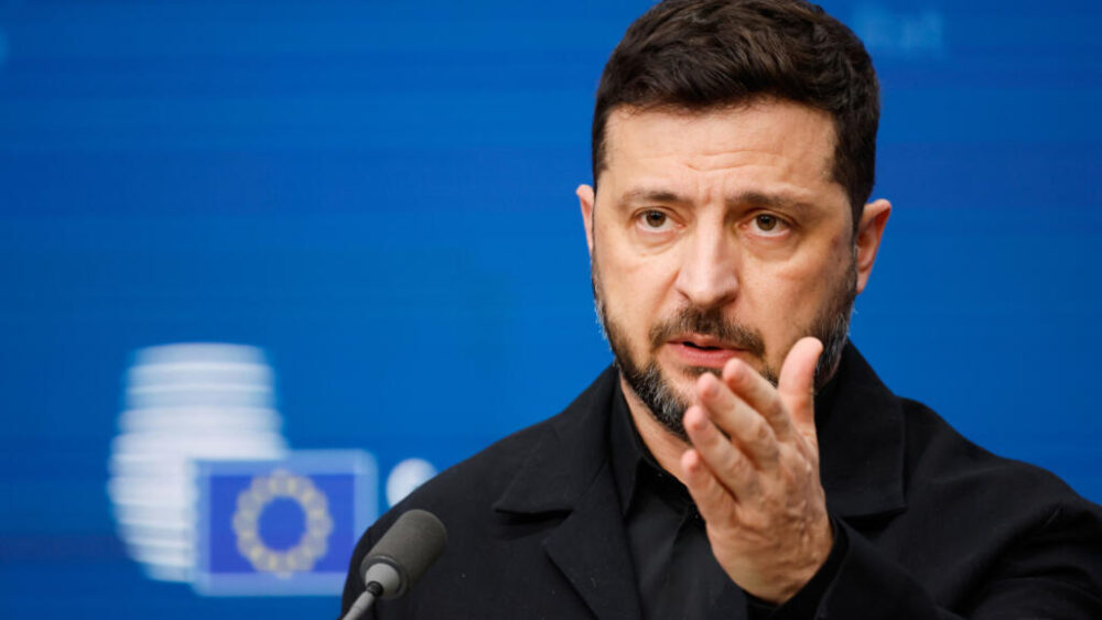El presidente ucraniano Volodymyr Zelensky durante una rueda de prensa celebrada en Bruselas el 23 de octubre de 2025.