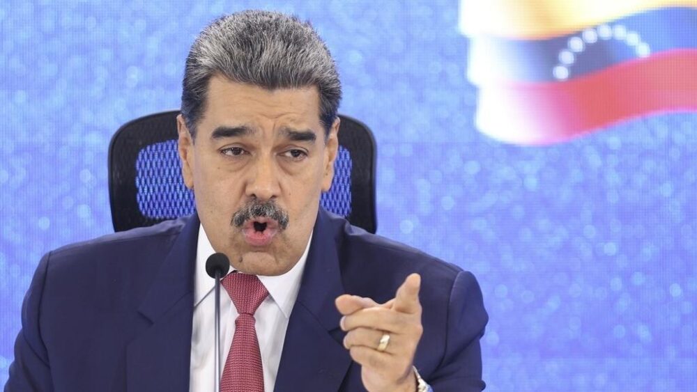 "¡No crazy war!, No a la guerra loca, ¡No crazy war!", "Venezuela quiere paz", dijo el presidente venezolano Nicolás Maduro el jueves.