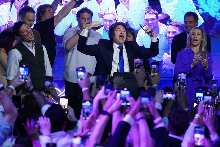 Festejos por la victoria libertaria. Foto Emmanuel Fernández.