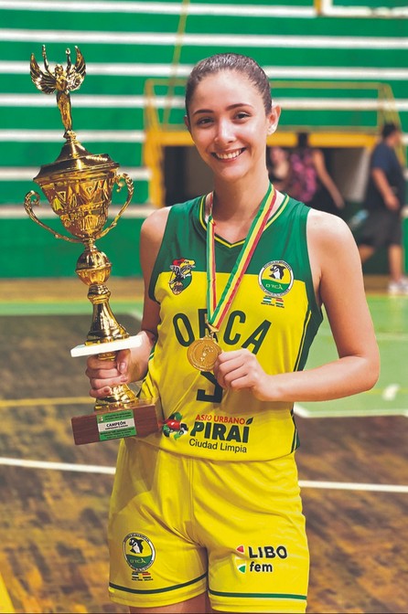 María Fernanda Salmón “Nunca pensé que después de jugar estaría en una pasarela”