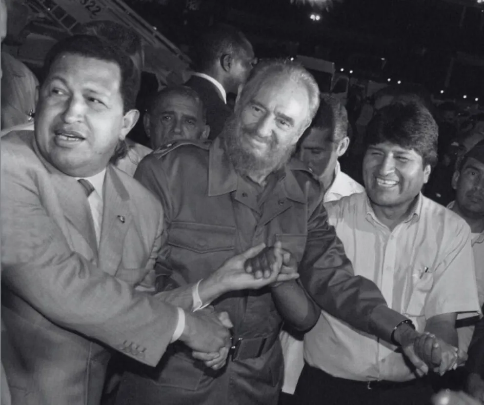 Los expresidentes fallecidos de Venezuela Hugo Chávez y de Cuba Fidel Castro con el expresidente Evo Morales. Foto: Presidencia de Cuba.