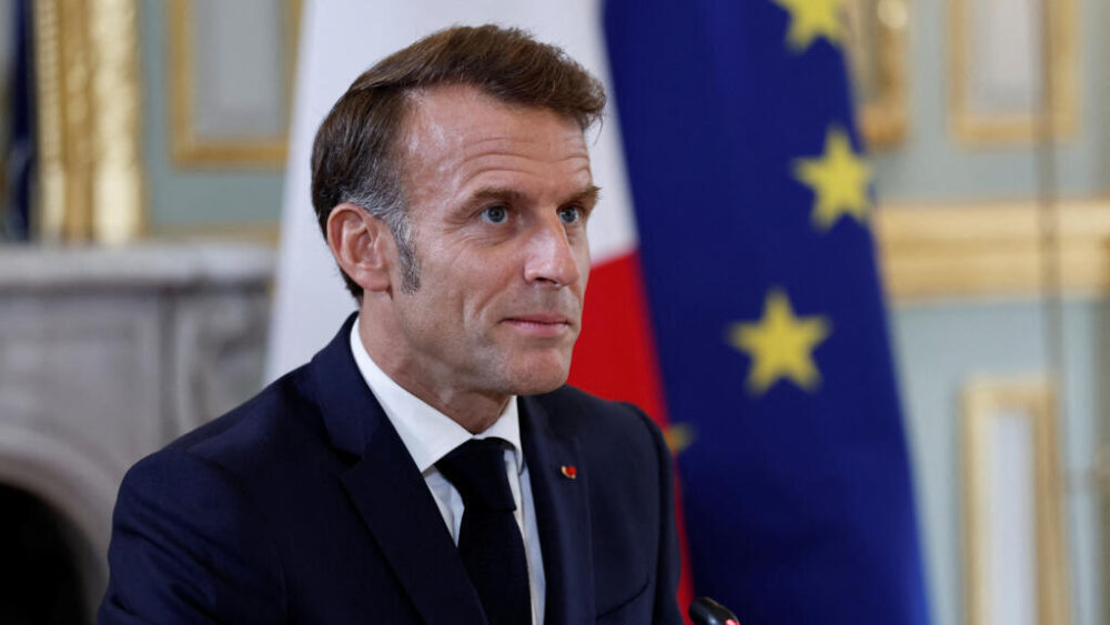 El presidente francés Emmanuel Macron participa en una videoconferencia sobre la situación en Oriente Medio con varios socios europeos y árabes antes de la Asamblea General de la ONU, durante la cual Francia y Arabia Saudí acogerán una reunión de jefes de Estado y de Gobierno sobre una solución de dos Estados entre Israel y los palestinos, en el Palacio del Elíseo de París, Francia, el 15 de septiembre de 2025.