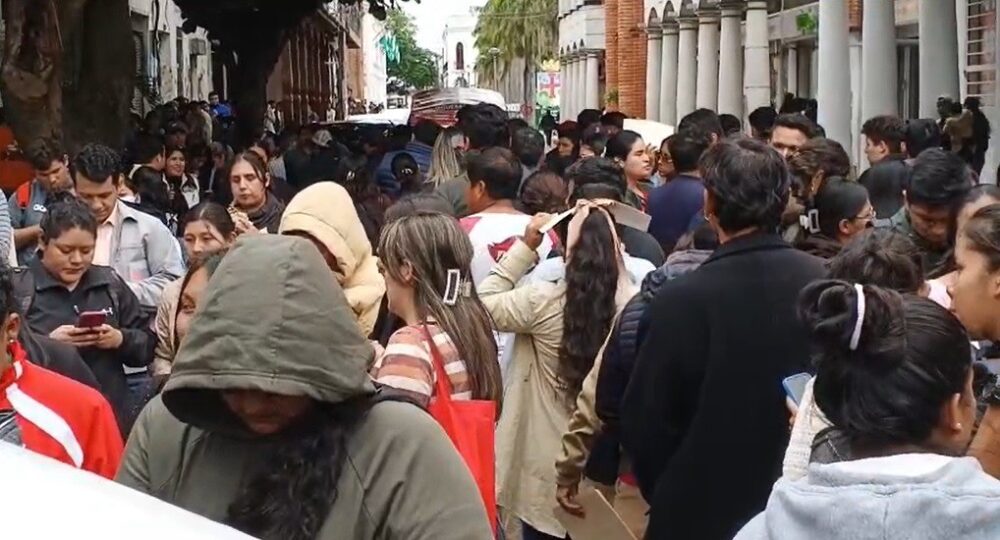 Según Medrano, van a contratar entre 30 a 40 personas de las que hicieron fila este jueves