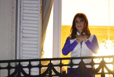 Argentina: CFK no podrá volver a cobrar la pensión de Néstor Kirchner y ANSES le pedirá que devuelva $1.000 millones