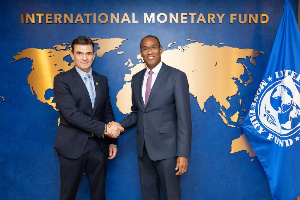 Rodrigo Paz y el ejecutivo Nigel Clarke. Foto: X del funcionario del FMI 