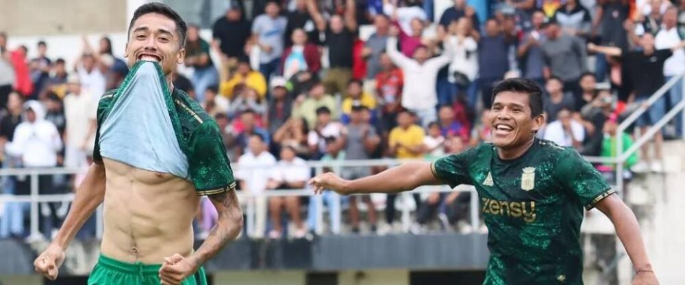 Ronaldo Monteiro marcó un tanto en la victoria de Ciudad Nueva Santa Cruz ante Universitario de Sucre. Ronaldo Monteiro marcó un tanto en la victoria de Ciudad Nueva Santa Cruz ante Universitario de Sucre.