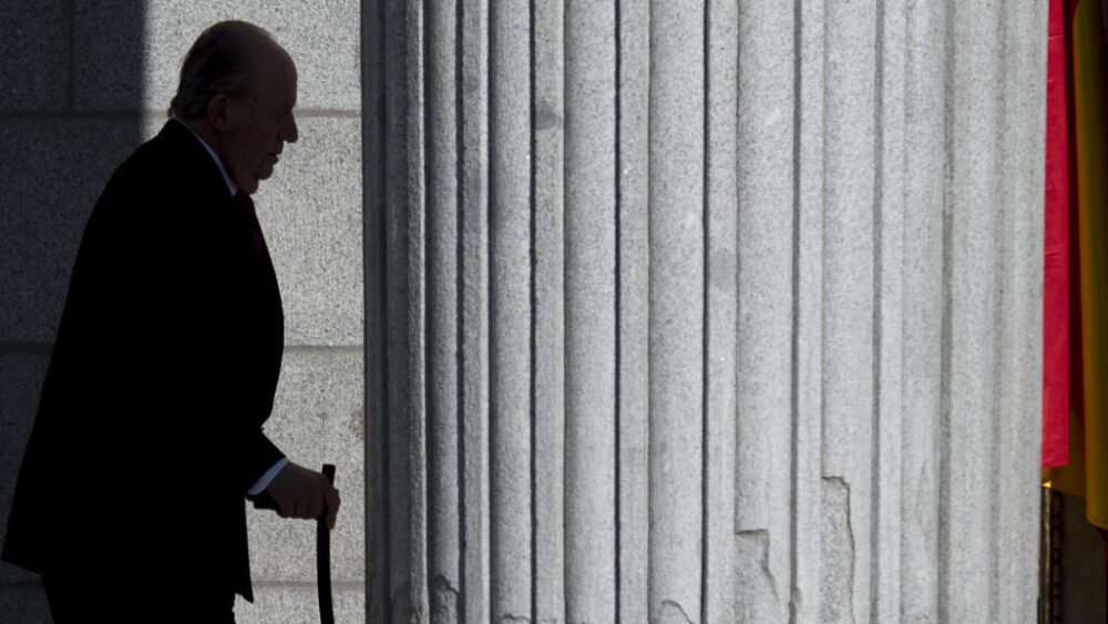 El rey emérito Juan Carlos I llega al Congreso de los Diputados para un acto conmemorativo de los 40 años de la Constitución española, el 6 de diciembre de 2018 en Madrid