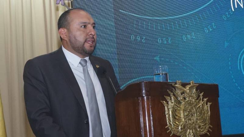 El ministro indicó que se conforman anillos de seguridad alrededor de la plaza Murillo. El ministro indicó que se conforman anillos de seguridad alrededor de la plaza Murillo.