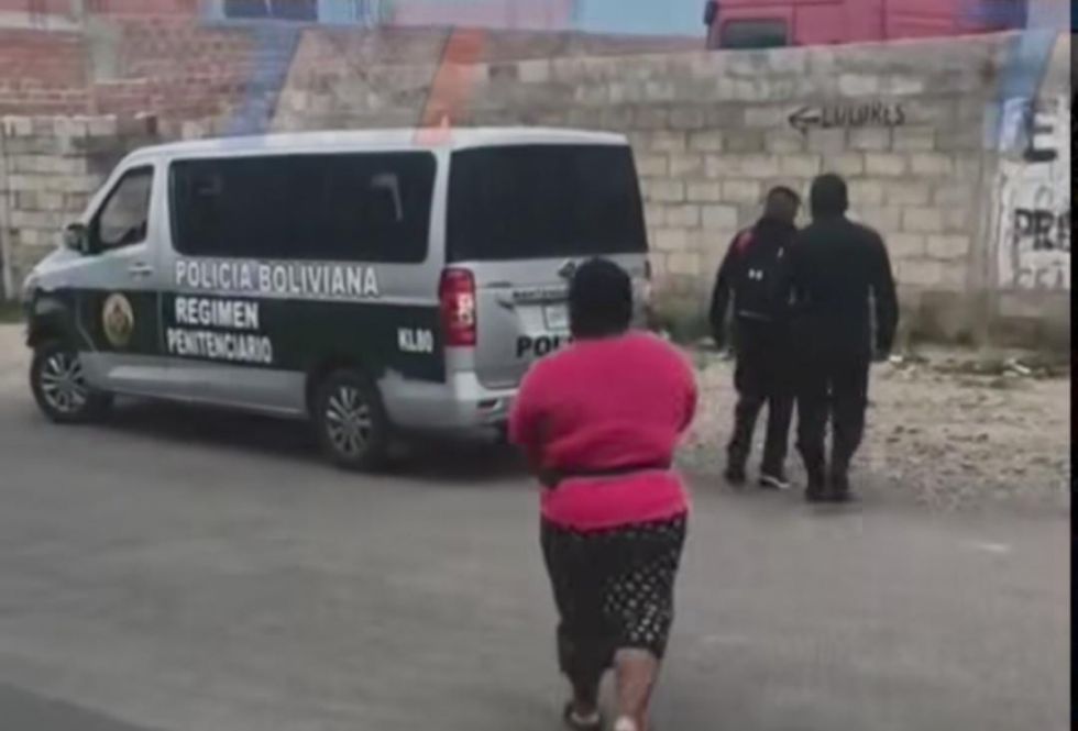 Arrestan a sargento por protagonizar accidente Arrestan a sargento por protagonizar accidente