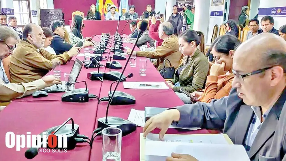 Una de las sesiones de la Brigada Parlamentaria, ahora saliente, en octubre de 2023./ DICO SOLÍS