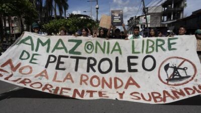 Brasil: Líderes indígenas navegan por el Amazonas hasta la COP30 de Belém