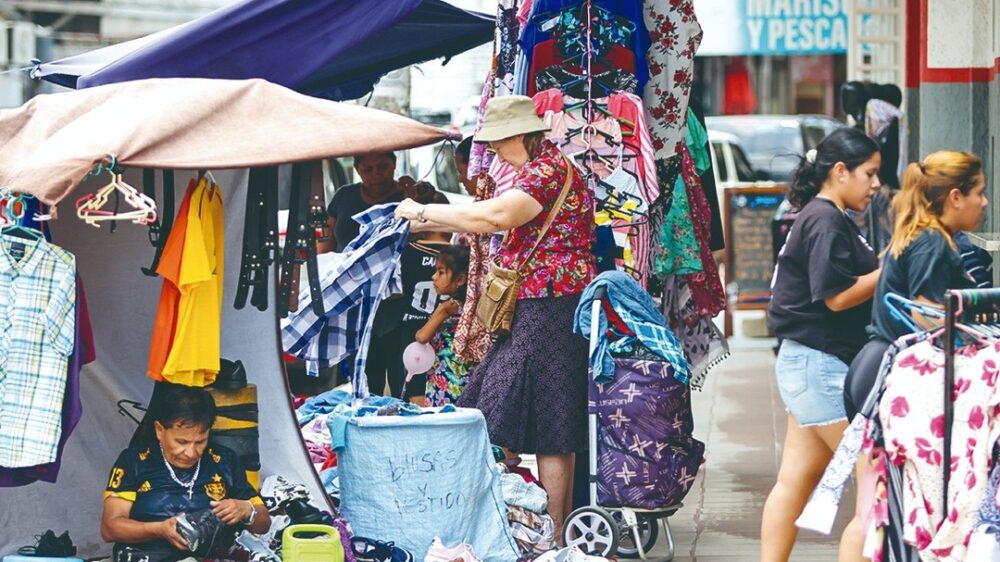 Crece el comercio ambulante y se avasallan los espacios públicos