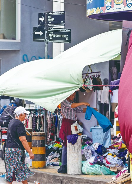 Crece el comercio ambulante y se avasallan los espacios públicos