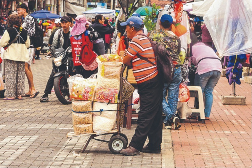 Crece el comercio ambulante y se avasallan los espacios públicos