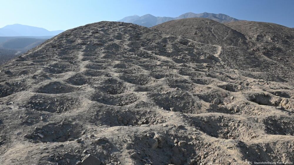 El análisis microbotánico descubrió restos de maíz y materiales para cestas en los agujeros, apoyando la teoría de un antiguo mercado de trueque.
