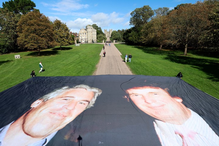 Una imagen de Trump y Jeffrey frente al castillo de Windsor. Foto: Reuters
