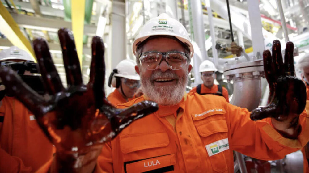 El presidente brasileño Luiz Inácio Lula da Silva, de visita en una plataforma de la empresa Petrobras (ilustración).