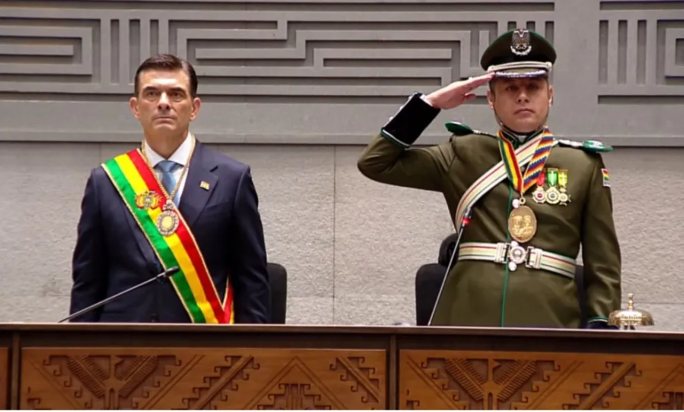 Rodrigo Paz y Edmand Lara el día en que joraron a sus cargos.