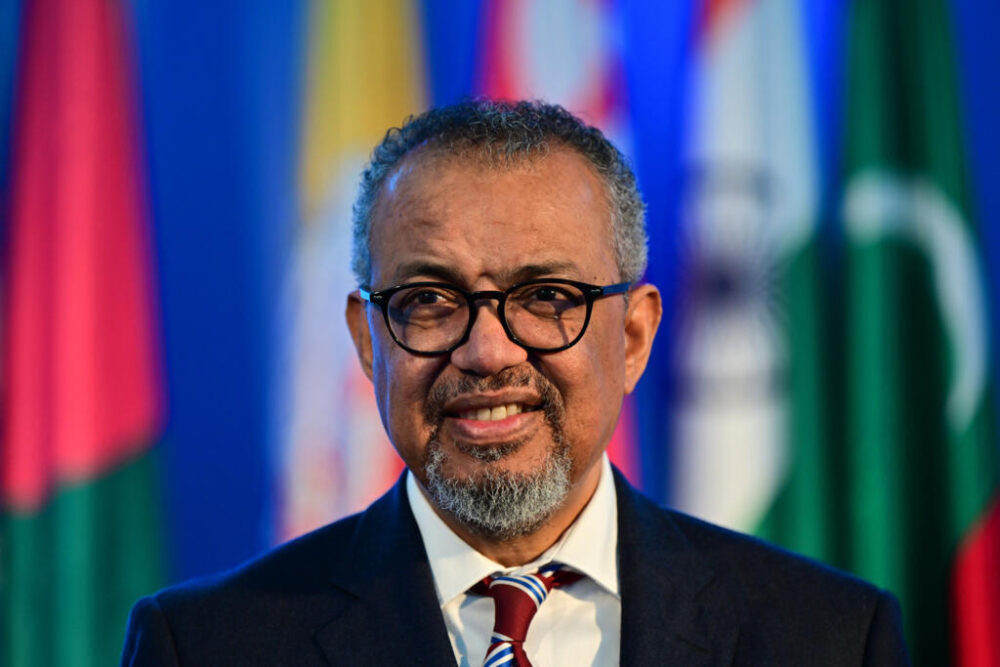 Tedros Adhanom Ghebreyesus, director general de la OMS, asiste a una reunión de la dirección del organismo para el sureste asiático, el 13 de octubre de 2025 en Colombo, la capital de Sri Lanka