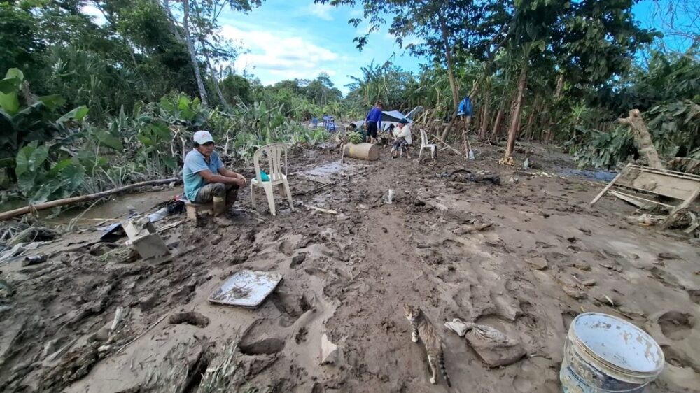 Yapacaní: Dos ancianos sobreviven a riada aferrados a un árbol