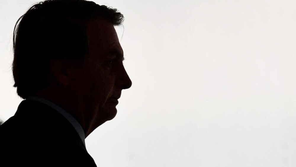 Silueta del expresidente de Brasil, Jair Bolsonaro, durante un acto en el palacio de Planalto, el 9 de diciembre de 2019.