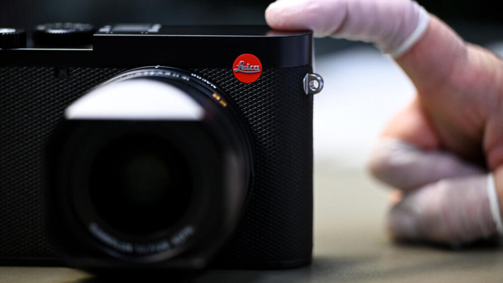 Se ve un pequeño logotipo de Leica en la fábrica de Leica en Wetzlar