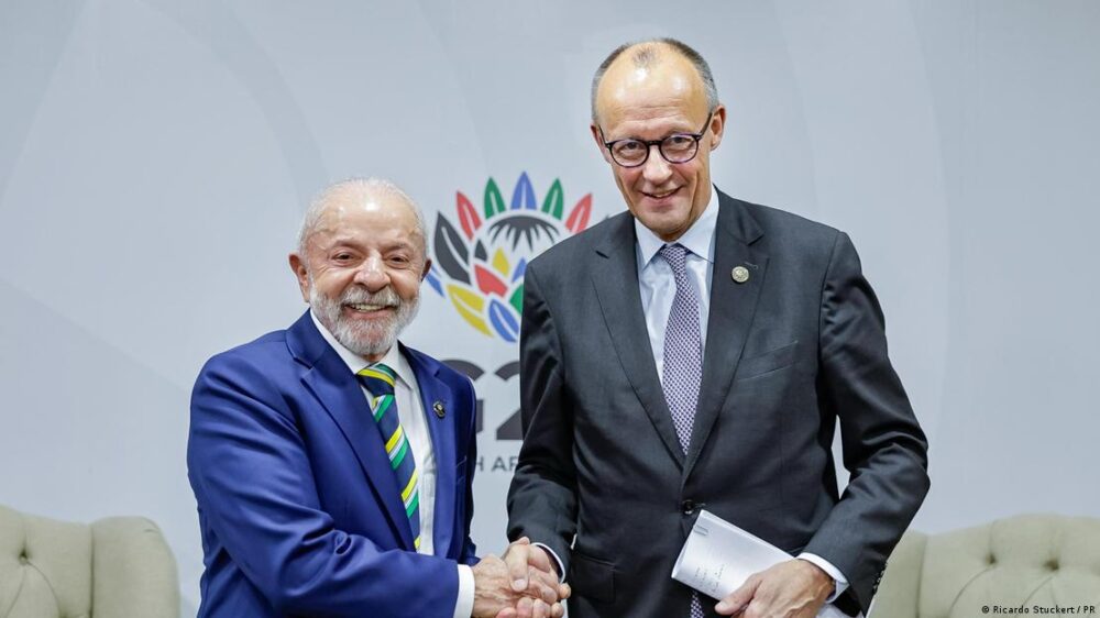 El presidente brasileño estrecha la mano del canciller alemán ayer durante la primera jornada de la cumbre del G20.