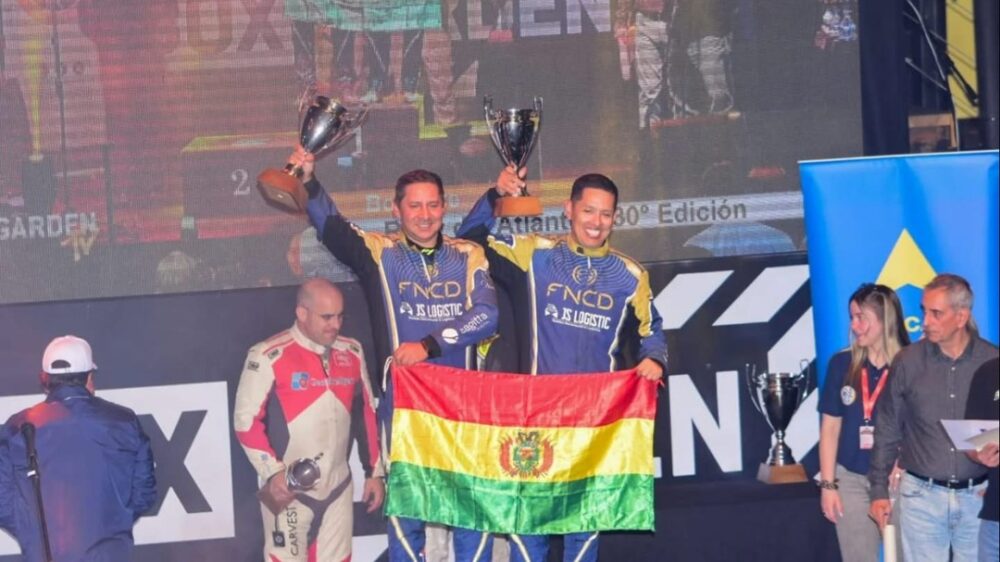 Jhimmy Sanjinés celebra en Uruguay y se corona campeón sudamericano