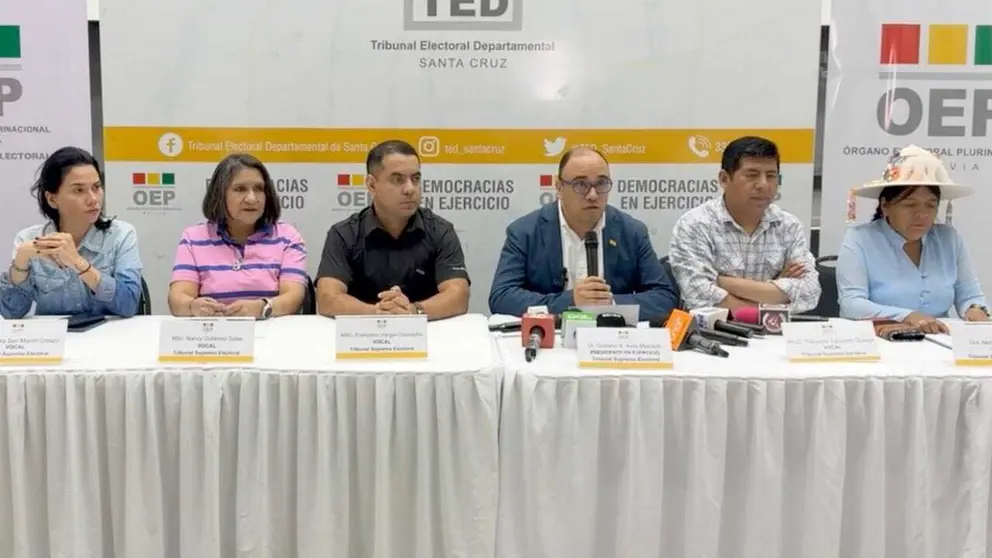 Vocales del TSE en conferencia de prensa./ TED SANTA CRUZ