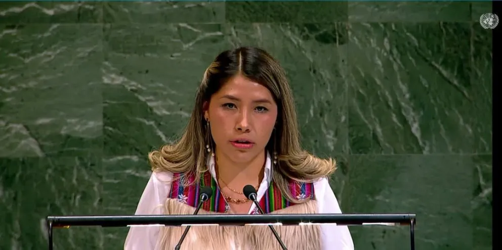 Carla Lorena Sandy durante su exposición como parte de la representación del Estado Plurinacional de Bolivia ante la ONU. Foto: Foro Permanente de las Naciones Unidas para las Cuestiones Indígenas.