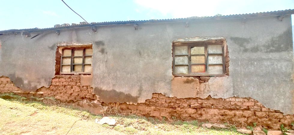 INFRAESTRUCTURA. En las imágenes se observa la precariedad de la infraestructura y los materiales que usan los estudiantes en el internado.