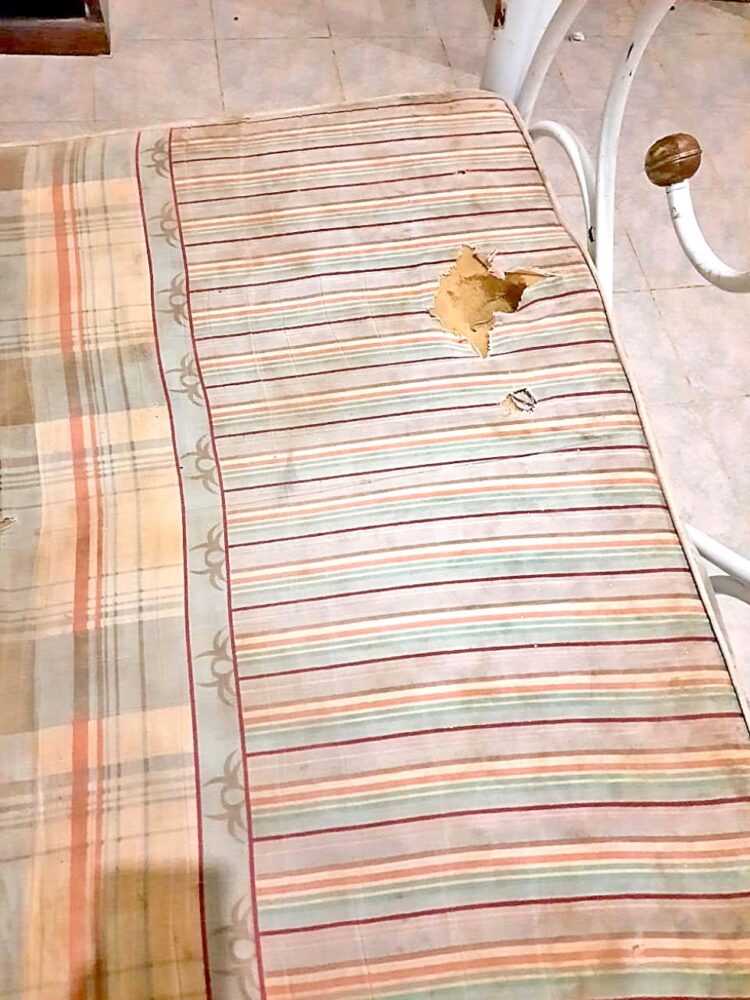 INFRAESTRUCTURA. En las imágenes se observa la precariedad de la infraestructura y los materiales que usan los estudiantes en el internado.