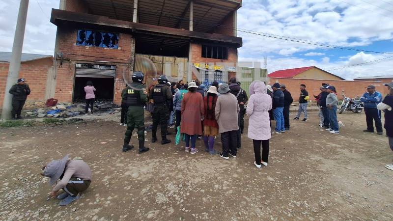 Vecinos siguen en vigilia en el lugar Vecinos siguen en vigilia en el lugar