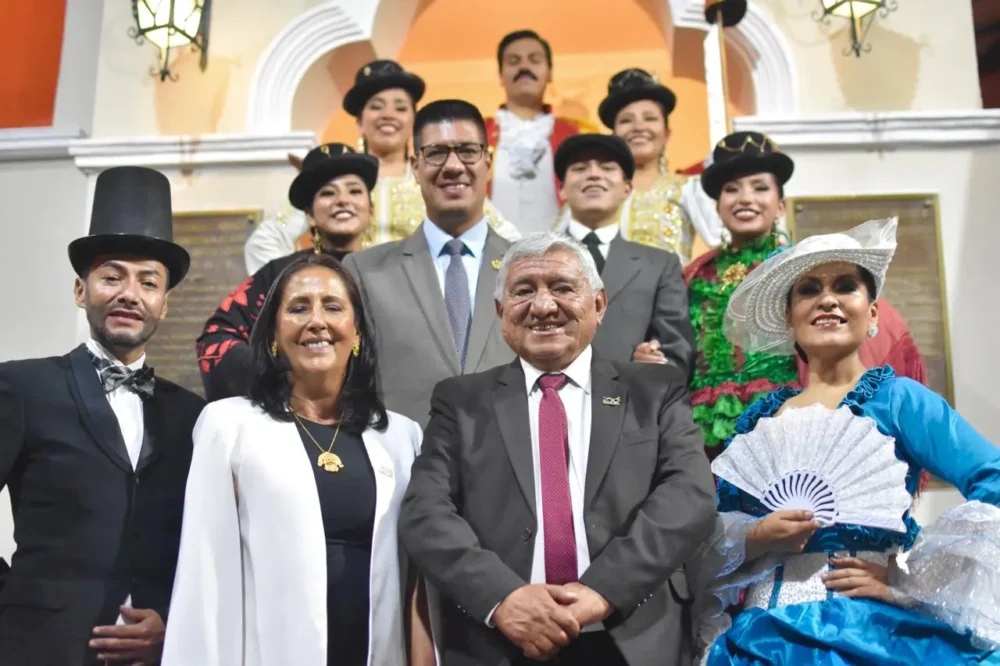 El alcalde Iván Arias en la bienvenida a las delegaciones. Foto: GAMLP.