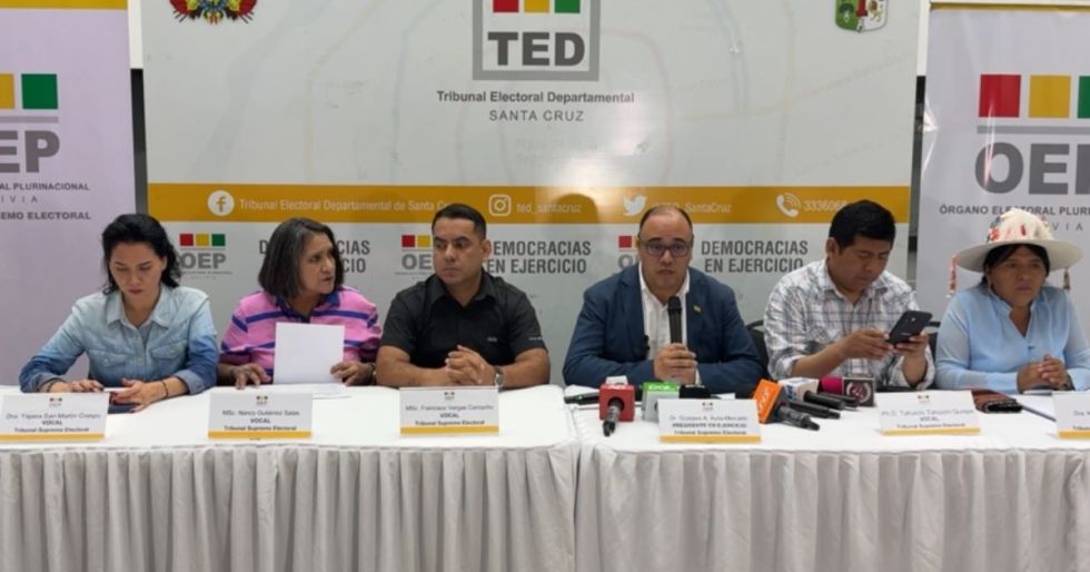 Vocales del TSE este miércoles en conferencia de prensa.