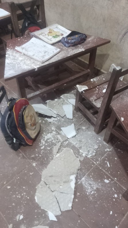 En Trinidad, cae parte del cielo falso de un aula sobre un estudiante de primaria- En Trinidad, cae parte del cielo falso de un aula sobre un estudiante de primaria