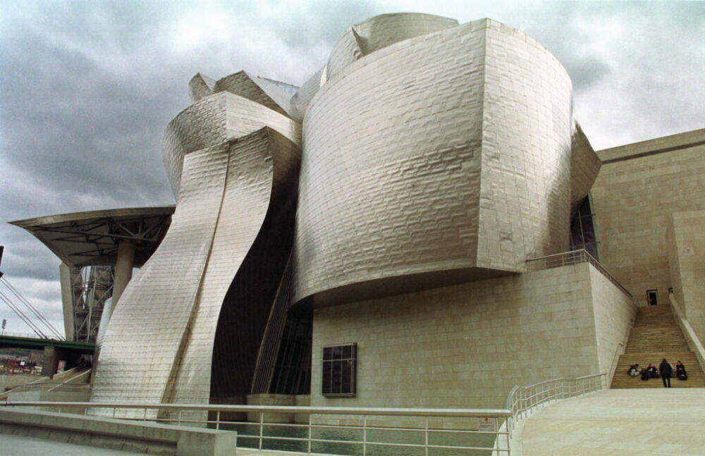 El Museo Guggenheim en Bilbao, España, es quizás el mayor logro de Frank Gehry