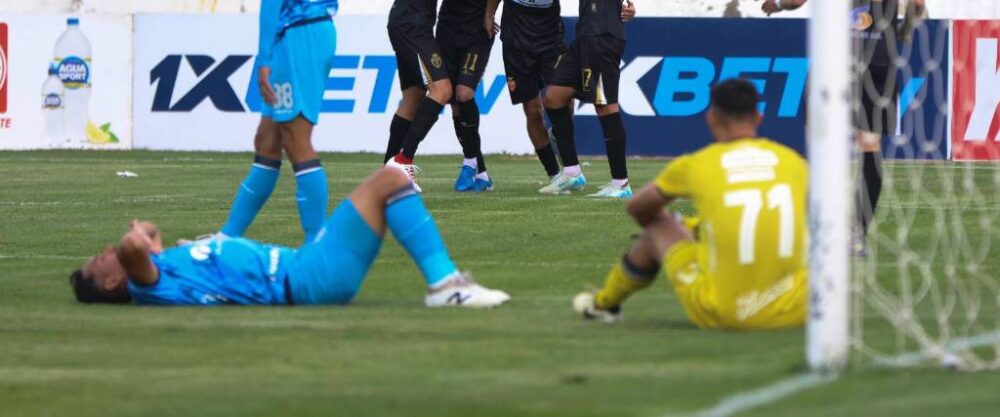 Blooming humillado en Oruro Blooming humillado en Oruro