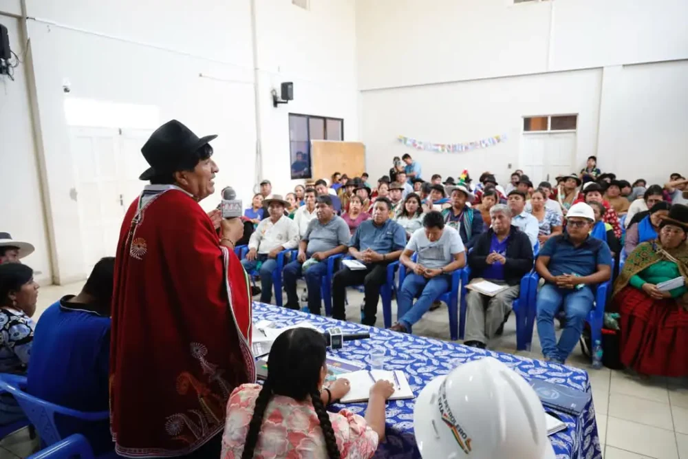Evo Morales en el ampliado de evaluación de la marcha, en Lauca Ñ. Foto: RKC