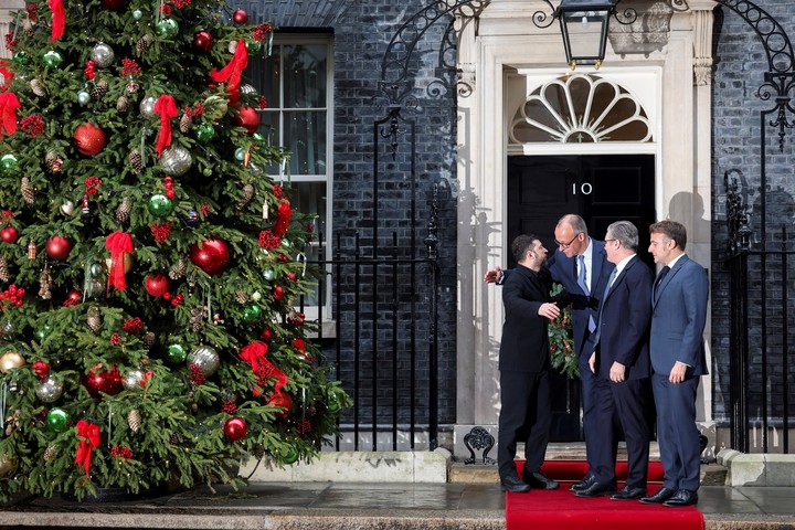 En la apertura, Starmer, del Reino Unido, enfatizó la necesidad de un acuerdo de paz justo y duradero para Ucrania. Foto Reuters