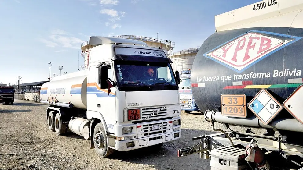 Carros cisternas transportan combustibles./ ABI