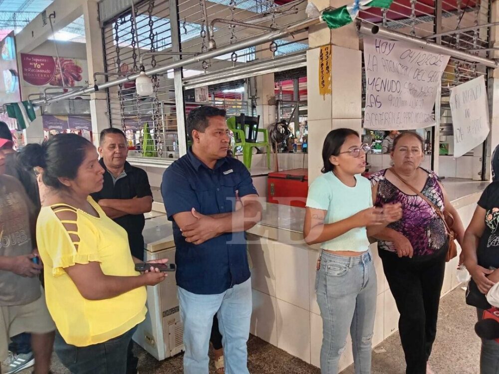 Santa Cruz: Comerciantes de menudencias presionan por rebaja de precios a frigoríficos y mantienen paro- Santa Cruz: Comerciantes de menudencias presionan por rebaja de precios a frigoríficos y mantienen paro