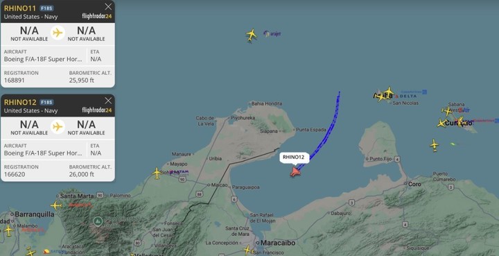 Sobrevuelo de dos aviones de la Marina de EE.UU. sobre el Golfo de Venezuela.