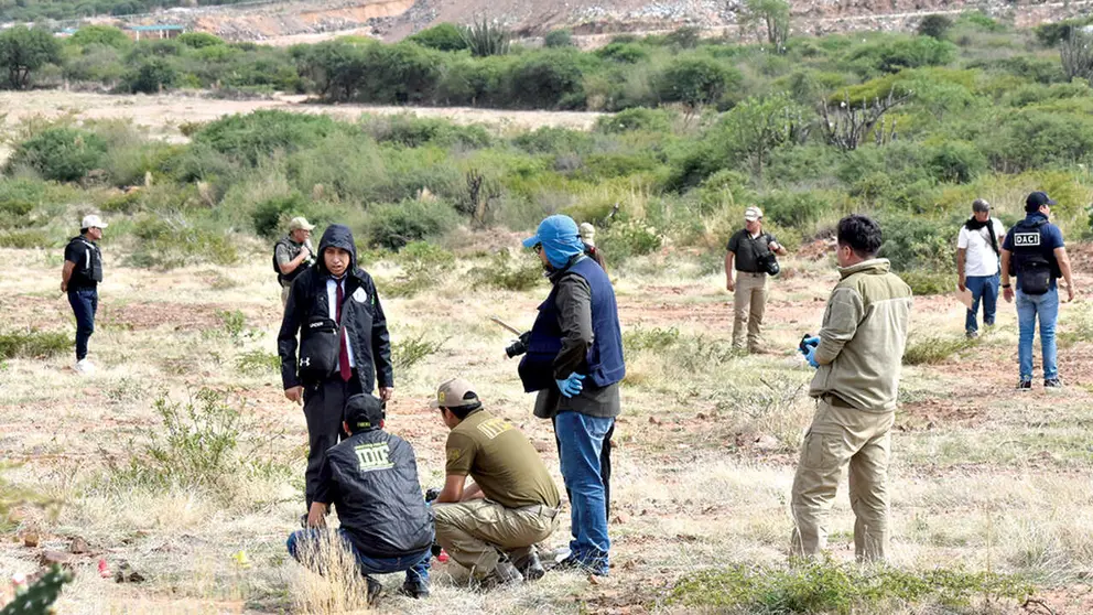La comisión de fiscales trabaja en la zona de Cotapachi, este 9 de diciembre. / NOÉ PORTUGAL